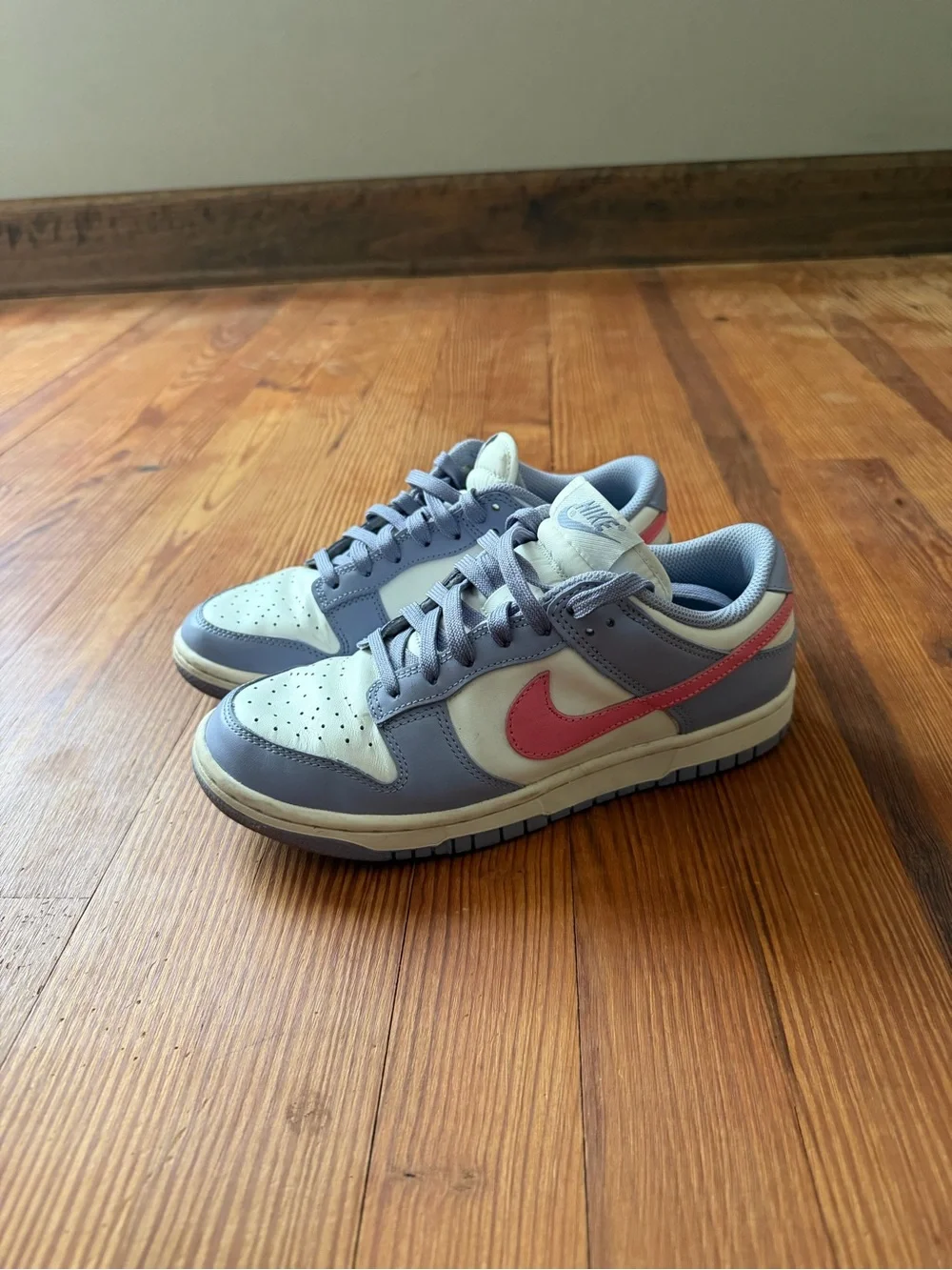 Nike SB Low-Top Sneakers in Gray, White & Pink